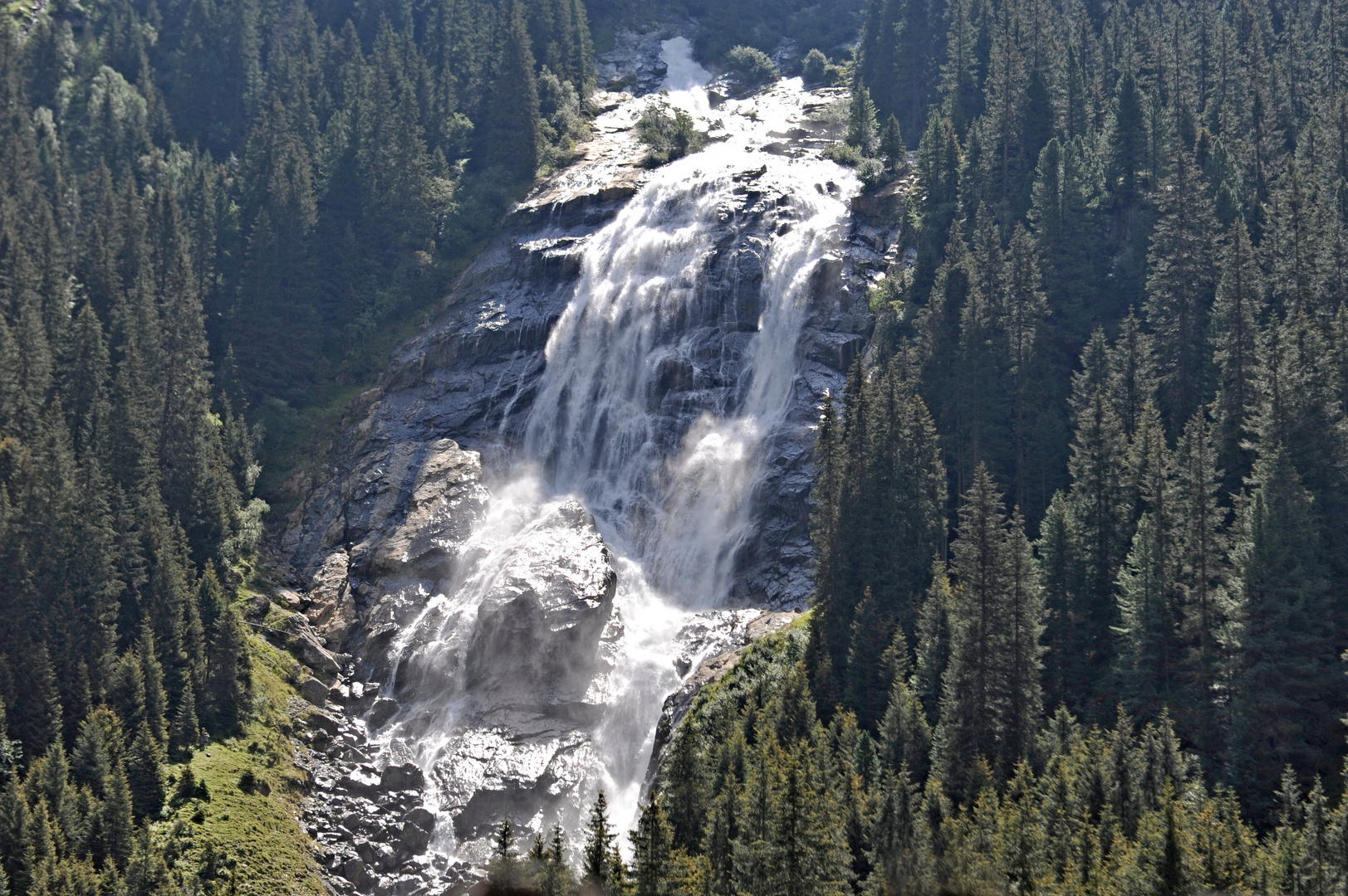 Grawa Wasserfall von der Alm aus gesehen