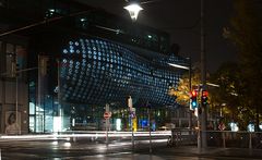 Graz at night: friendly alien (Kunsthaus)