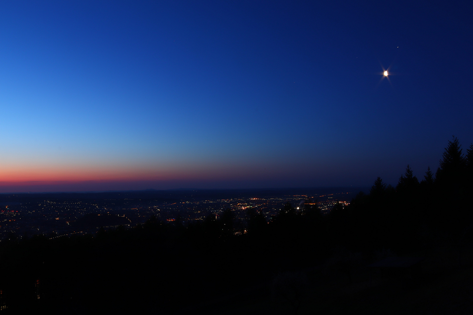 Graz kurz vor Sonnenaufgang