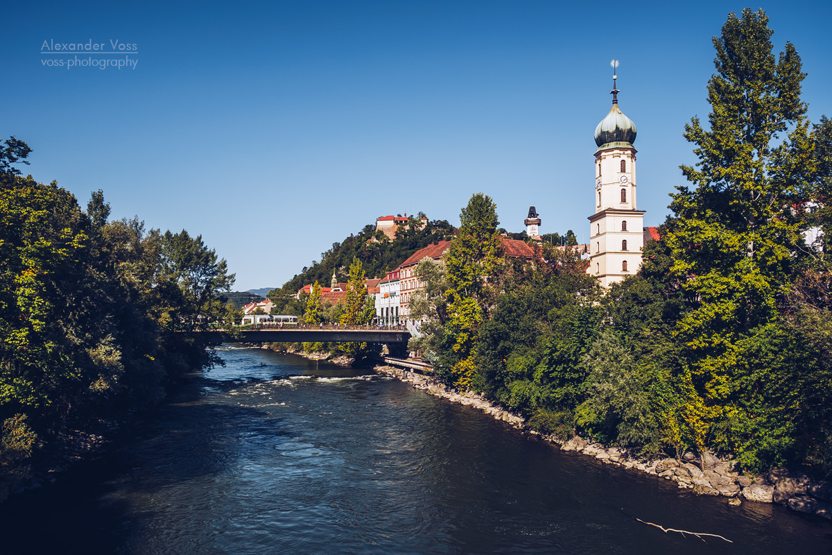 Graz - Mur und Franziskanerkirche