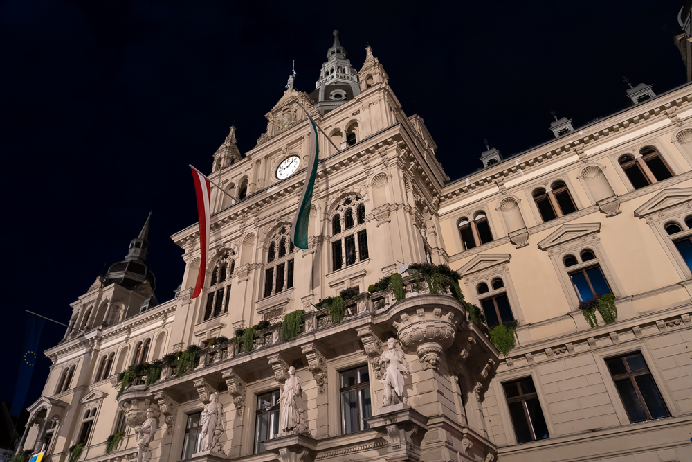 Grazer Rathaus Foto & Bild | architektur, graz 2022, nacht Bilder auf ...