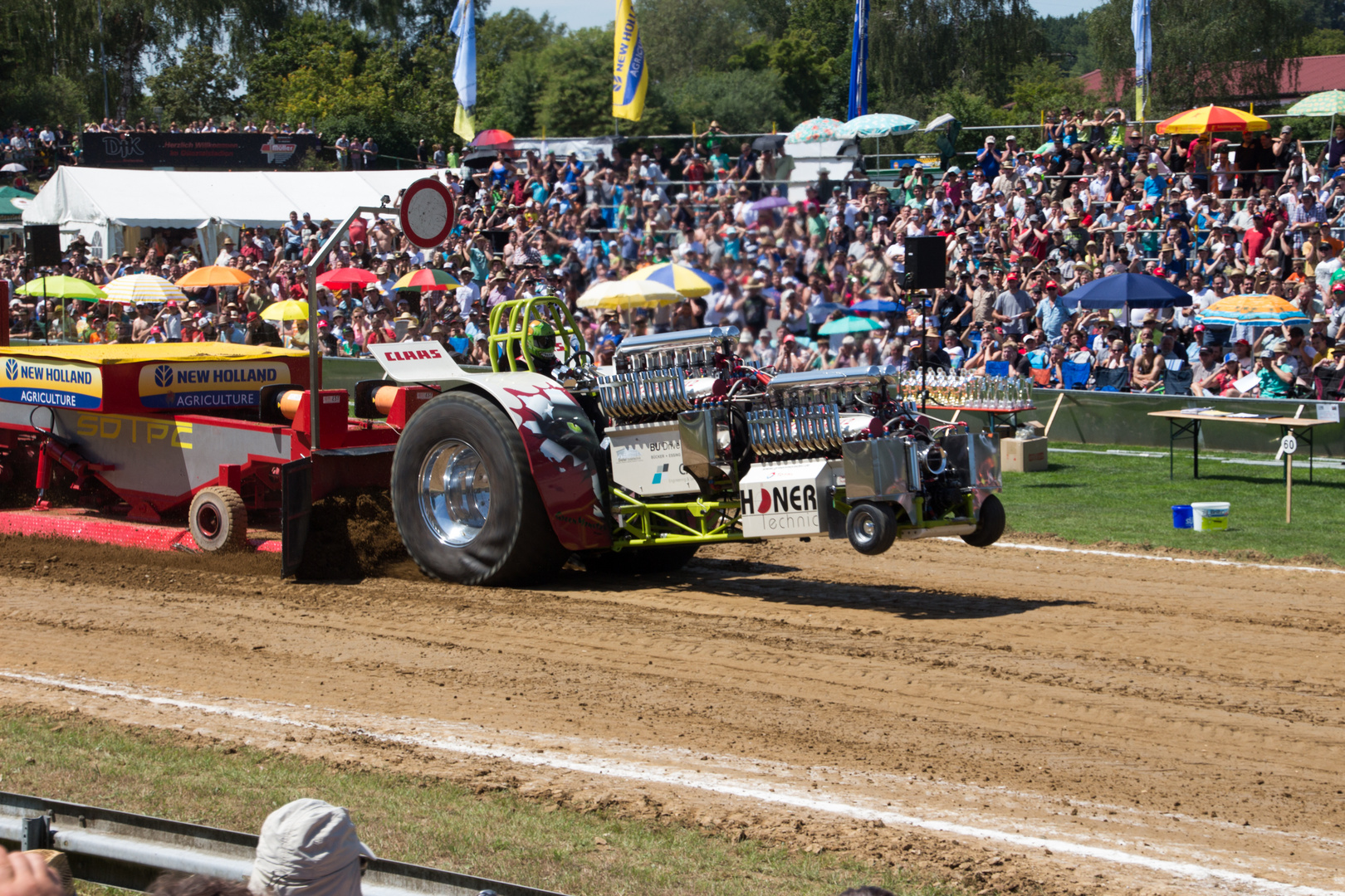 Green Monster beim Traktorpulling in Krumbach 2014