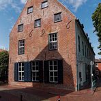 Greetsiel, "Hohes Haus", ehemaliges Rentamt von 1696, heute ein Hotel.