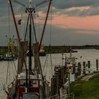 Greetsieler Fischkutter im Abendlicht