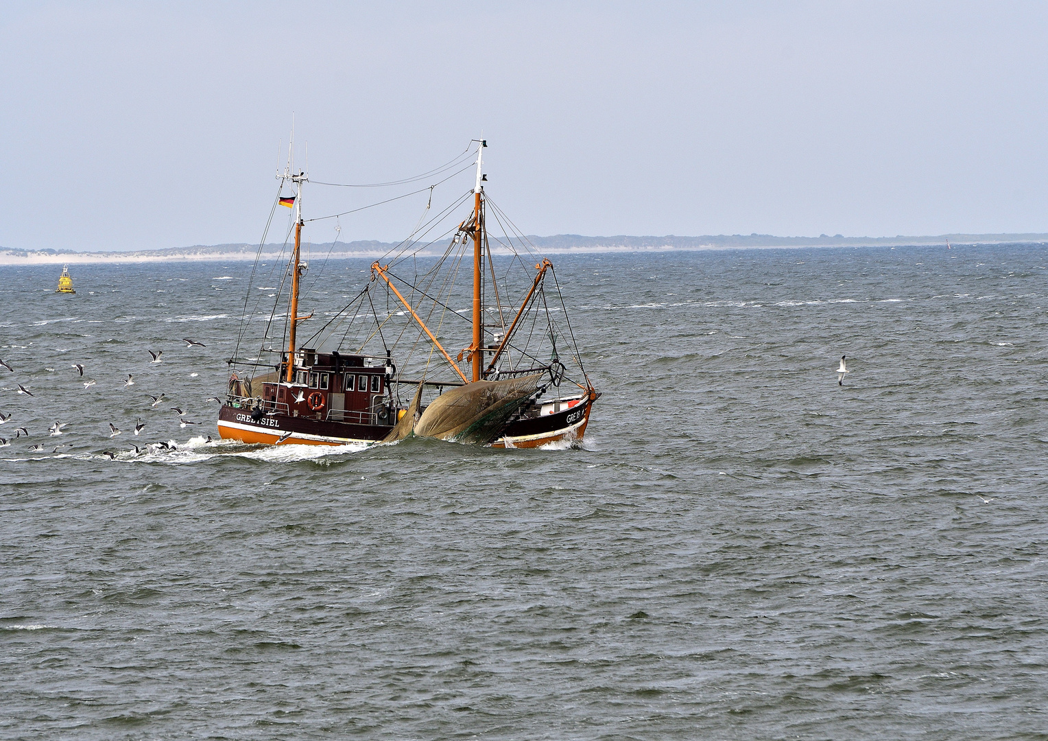 Greetsieler Krabbenfischer vor Borkum