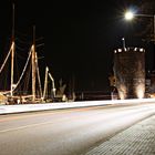 Greifswalder Hafen mit Fangenturm bei Nacht