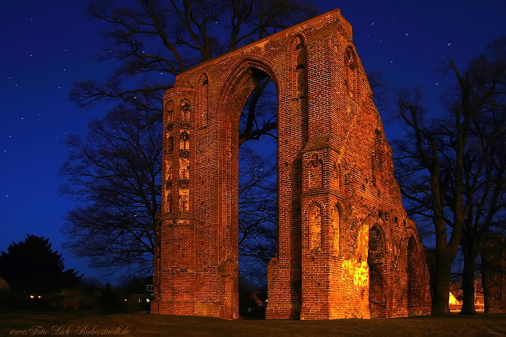 Greifswald´s Klosterruine Eldena bei sternenklarer Nacht