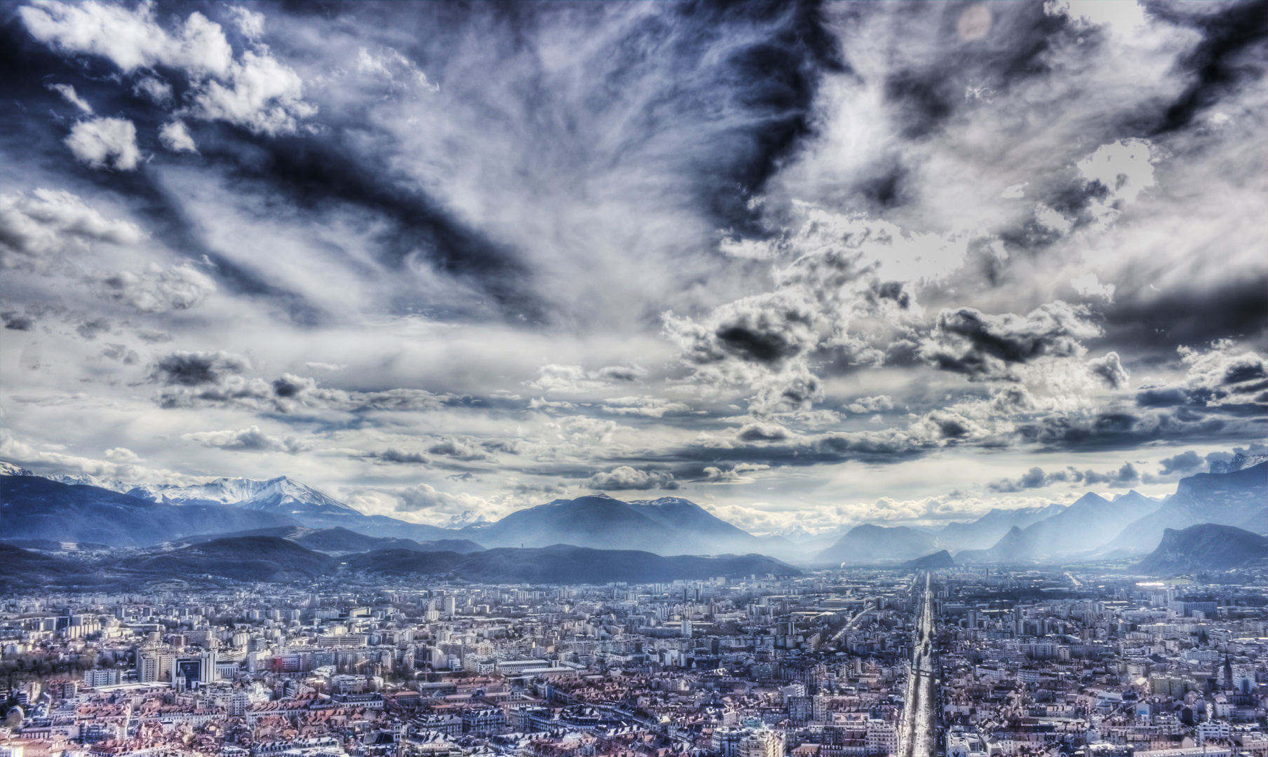 Grenoble avant l'orage