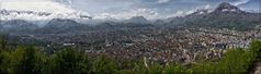 Grenoble - links der Seilbahn