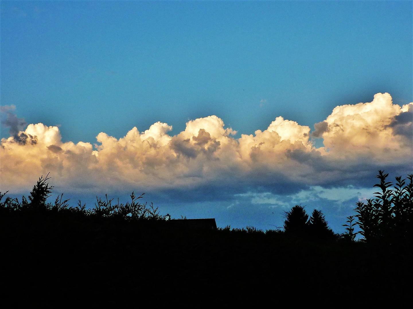 Grenze zwischen Sonne und Wolken