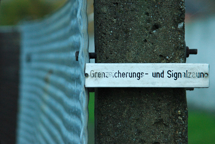 Grenzsicherungs- und Signalzaun