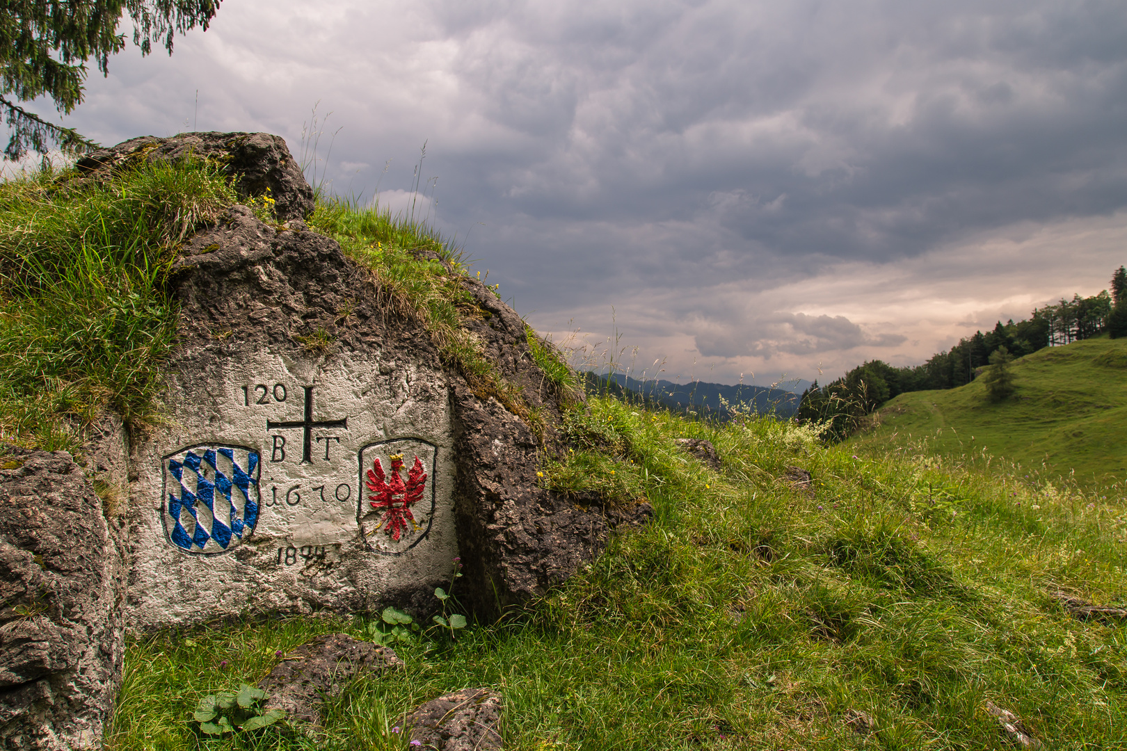 Grenzstein Tirol Bayern in Erl / Tirol