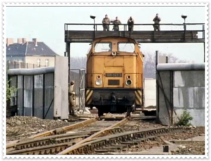 Grenzüberfahrt der damaligen Deutschen Reichsbahn nach Berlin/West.(1981)