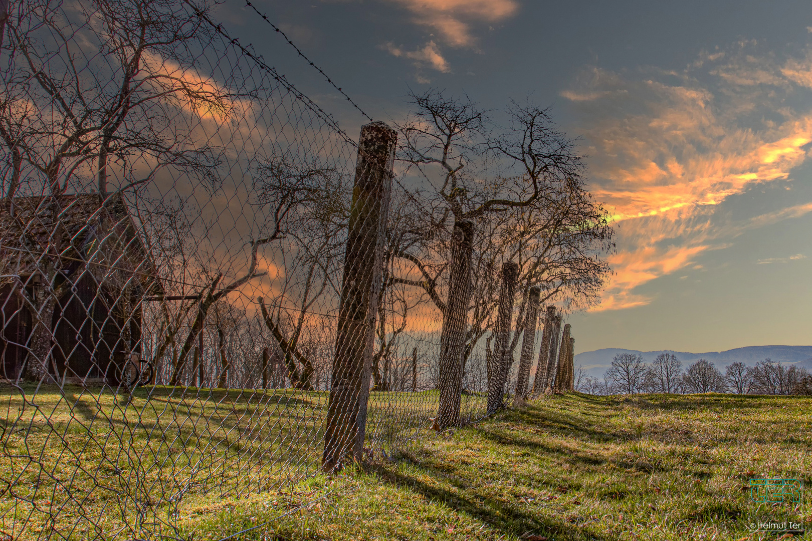 Grenzzaun Foto & Bild outdoor, wolken, wiese Bilder auf
