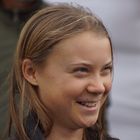 Greta Thunberg strahlt