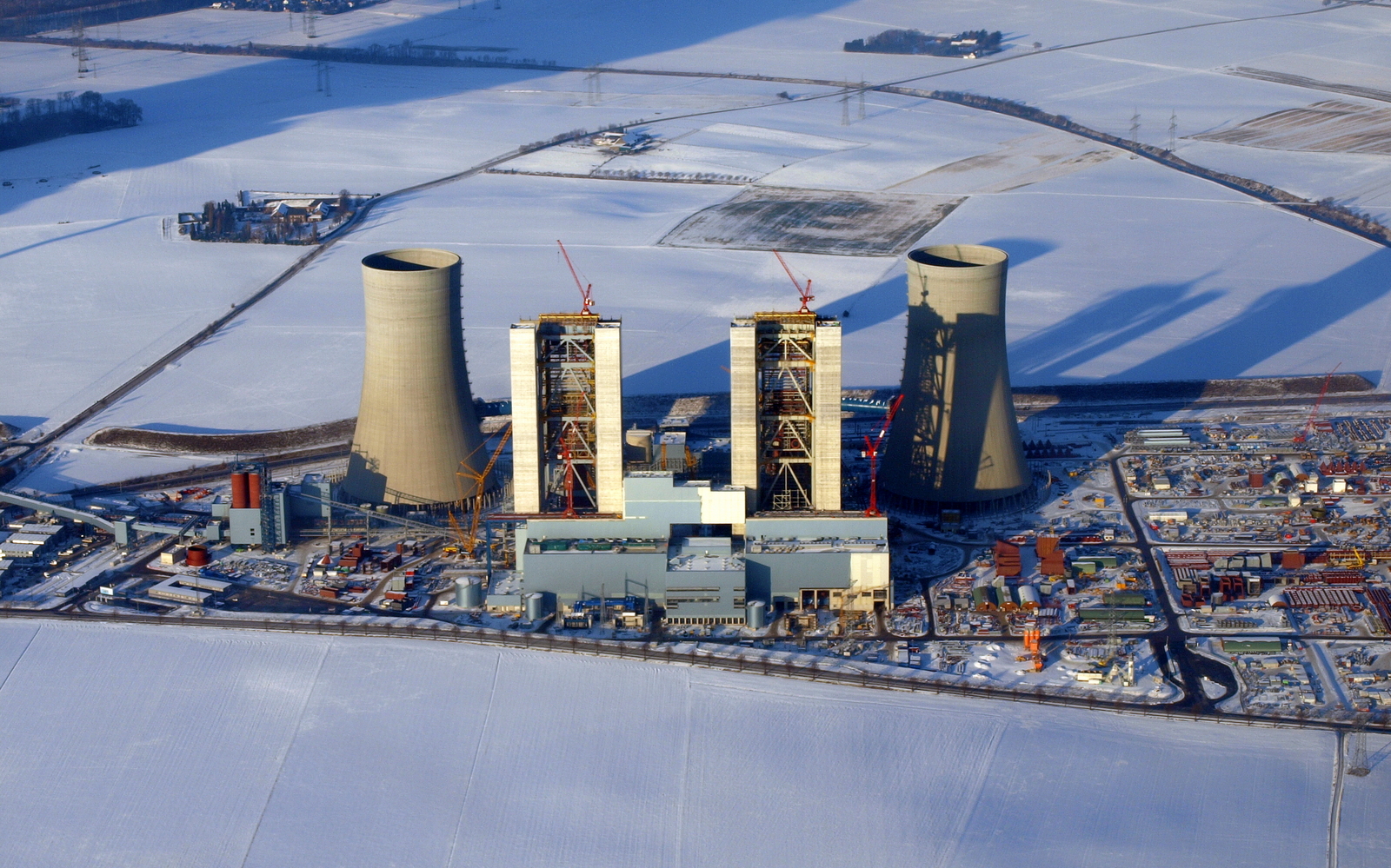 Total Grevenbroich Grevenbroich Neurath halb fertig Foto & Bild | industrie und technik