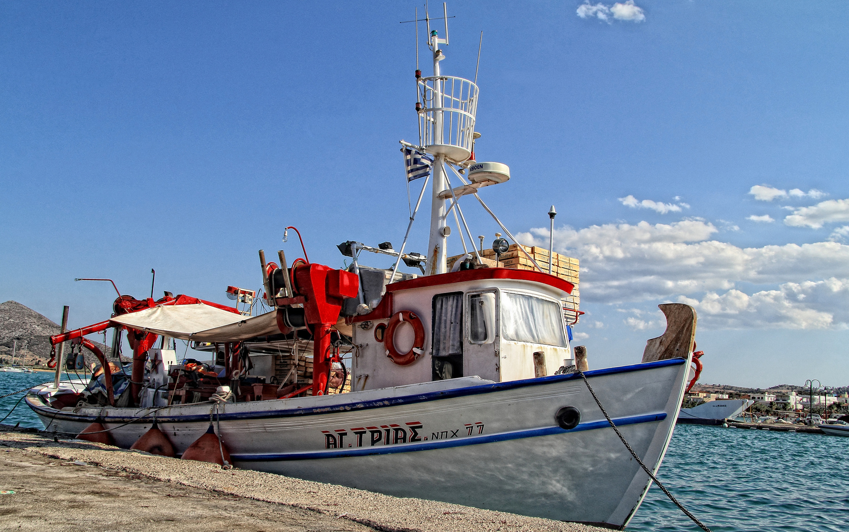 Griechischer Fischkutter im Hafen