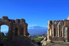 Griechisches Theater in Taormina mit Aetna