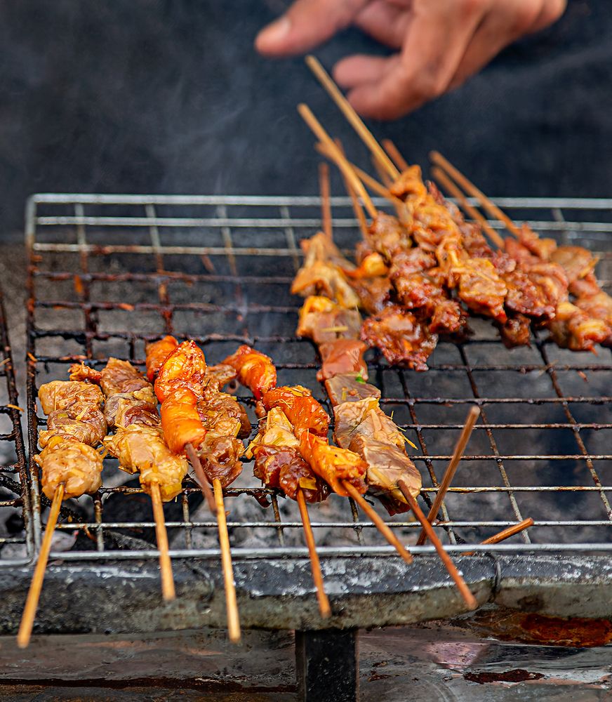 Grill mit Spießen