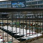 Grille, bateaux et tram