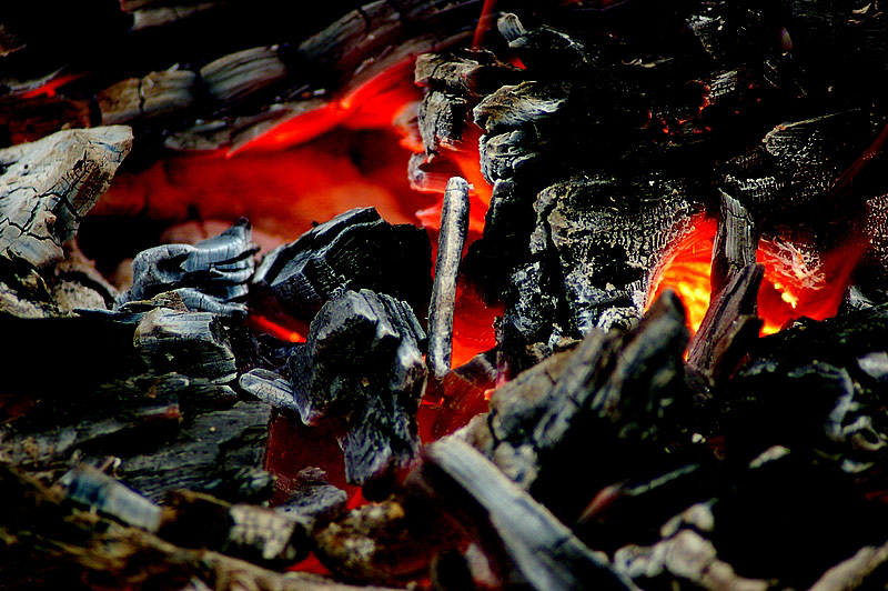 Grillfeuer bereit für das Steak