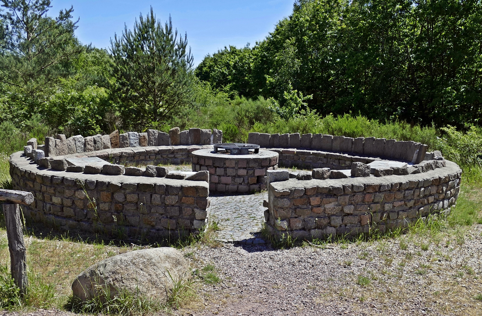 Grillplatz am Radrundweg im Naturpark Goitzsche