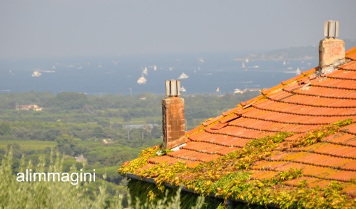 GRIMAUD village.....tetto con vista !