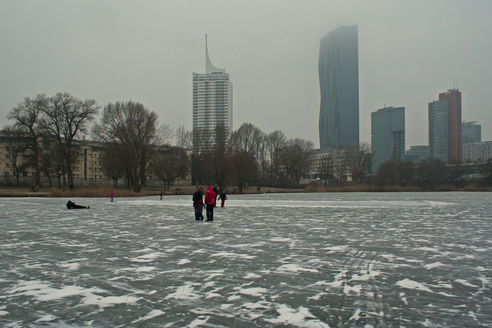 Grimmiger Wintertag im Hochnebelloch Wien