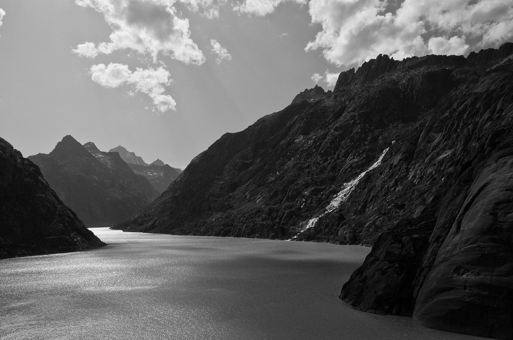 Grimsel-Stausee schwarz-weiss