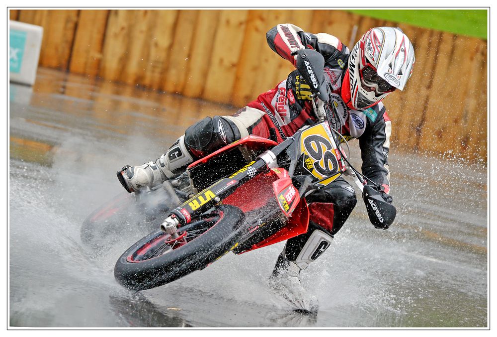 Grip im Regen - Supermoto 2010