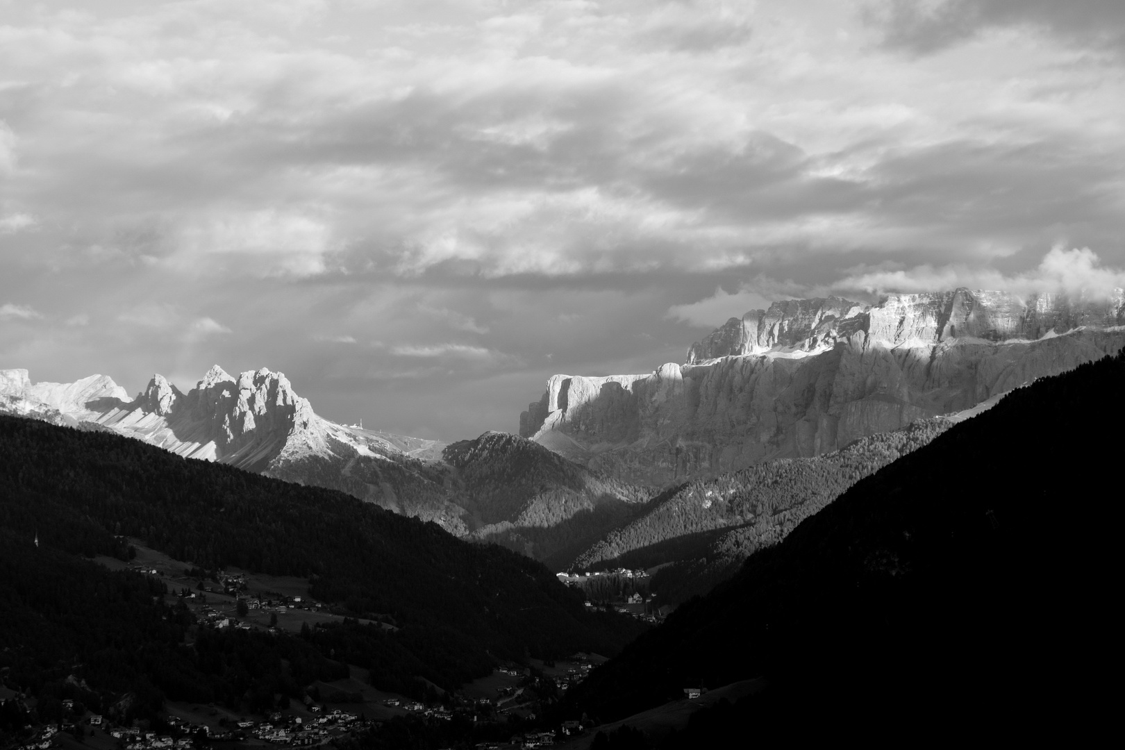 Grödnertal mit Sellamassiv und Grödnerjoch