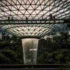 Grösster Inndoorwasserfall der Welt im Jewel in Singapur