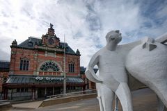 Groningen - Railway Station - Statue "Peerd van ome Loek" - 04