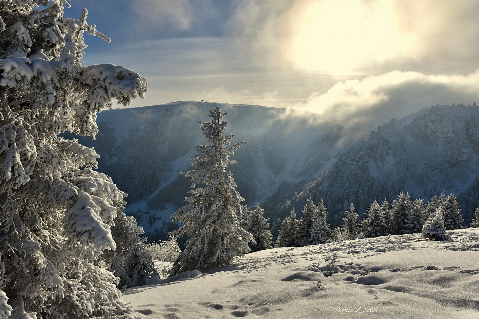 Gros nuages sur le massif