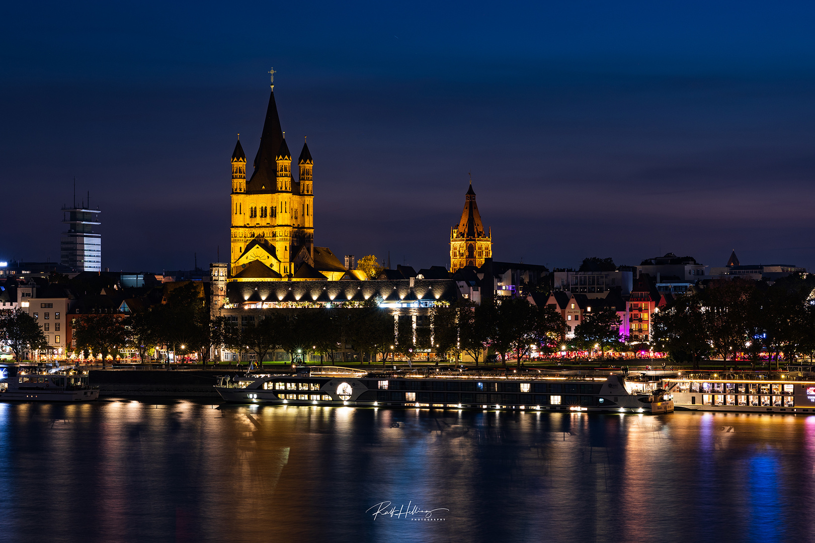 Groß St. Martin neben Kölner Dom am 10/10/2021