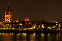 Groß St. Martin und Rathausturm by Night