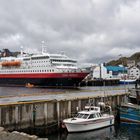 Gross und Klein im Hafen von Honningsvag