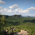 Großartige Landschaft aus Fels und Wald