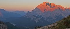 Großartige Momente im Rücken der Zinnen beim Morgenrot über dem MonteChristallo