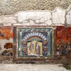Großartiges Wandmosaik im Archäologiepark Herculaneum
