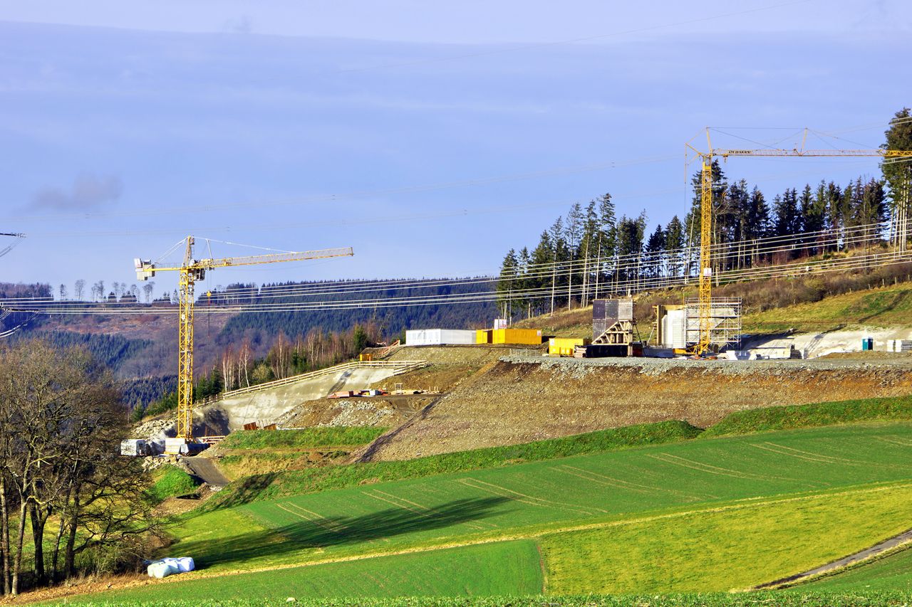 Großbaustelle an der Talbrücke Nuttlar