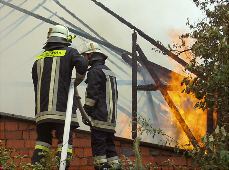 Großbrand äscherte sechs Gebäude ein