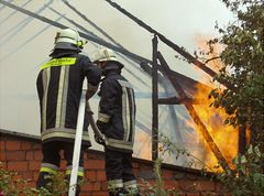 Großbrand äscherte sechs Gebäude ein