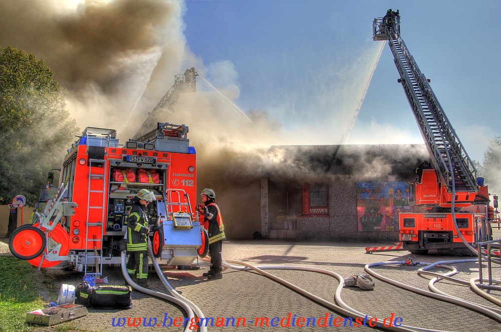 Großbrand einer Grundschule zur Einschulung in Remscheid