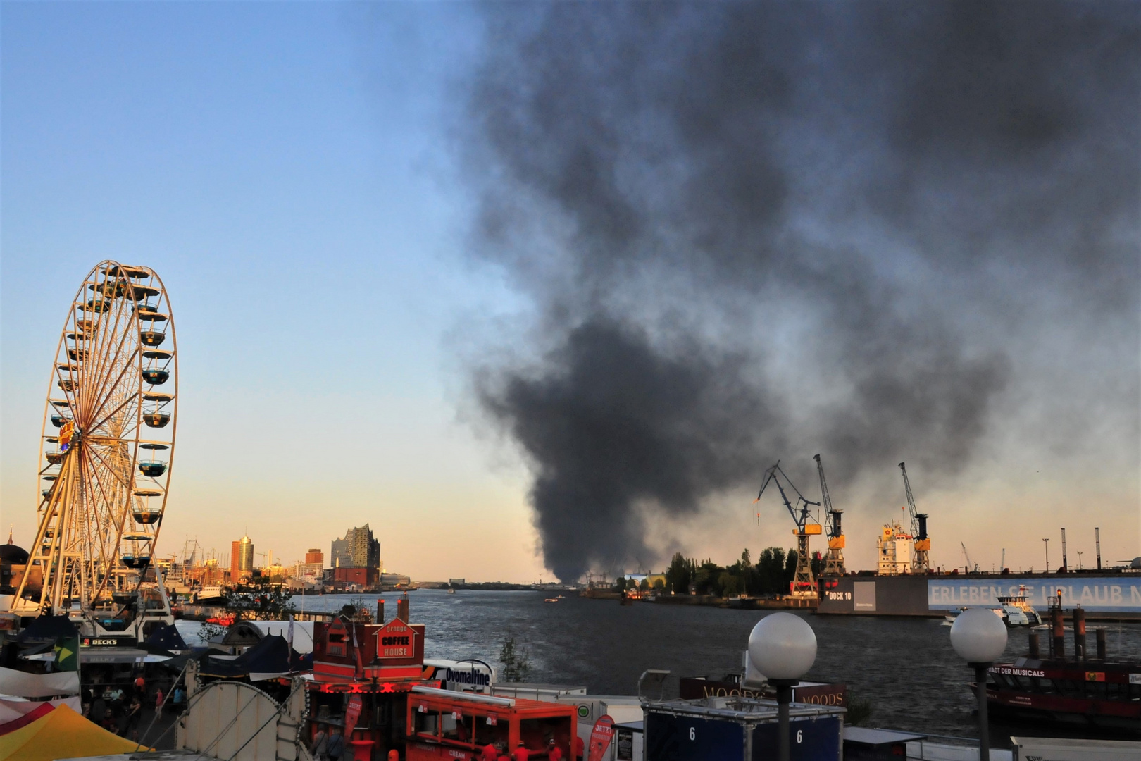 Großbrand überschattet Hamburger Hafen Geburtstag - 08.05.2016