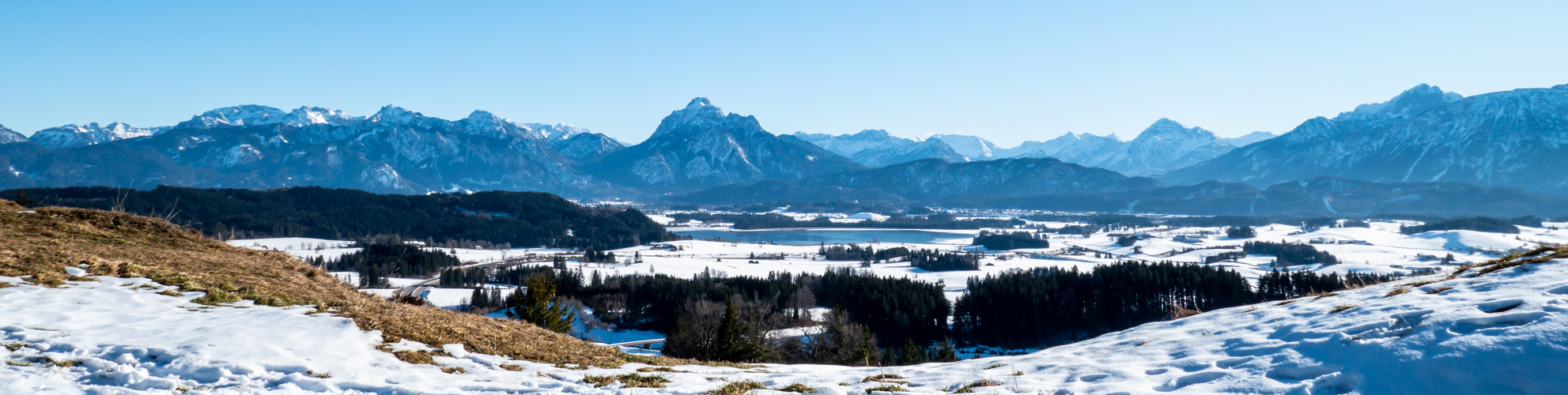 Große Aussicht vom kleinen Berg..