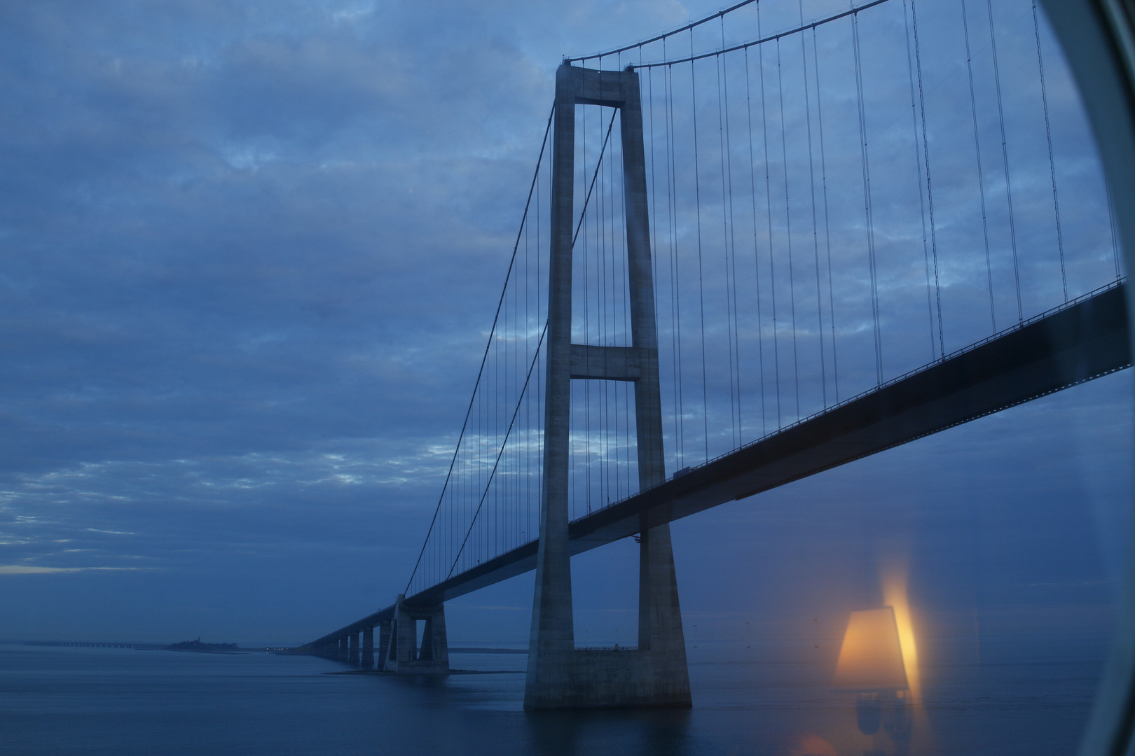 Große Belt Brücke und meine Nachttischlampe