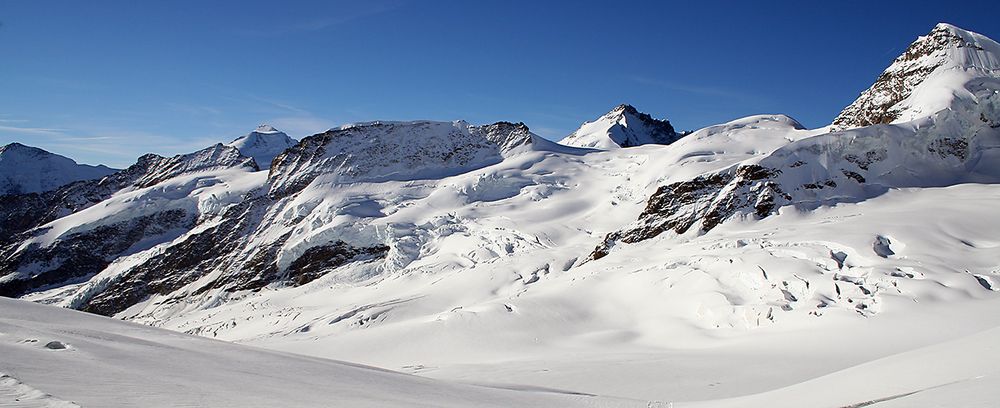 Große Berge im Jungfrau-Aletschgebiet neben dem Dreigestirn, das zum UNESCO Welterbe gehört