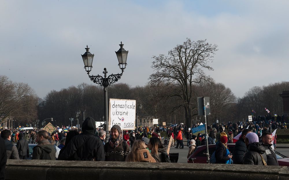 grosse Demo im Berliner Tiergarten