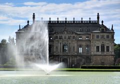 Große Fontäne vor Palais